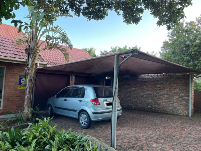 For Sale: House in Reebok with ocean views, en-suite flat, and spacious backyard.