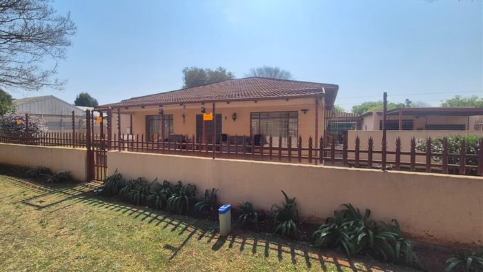For Sale: House in Brakpan Central with 3 beds, lapa, borehole, and security.
