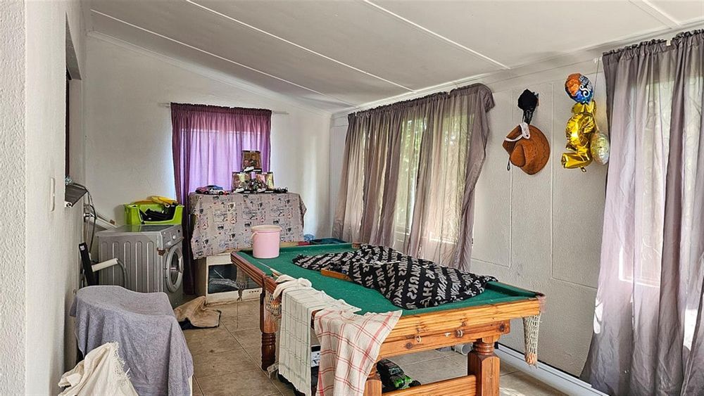 2nd lounge/ play room