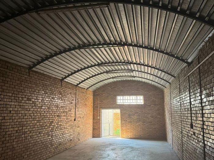 Industrial Workshop To Rent in Vaalbank: Secure complex, office, easy access.