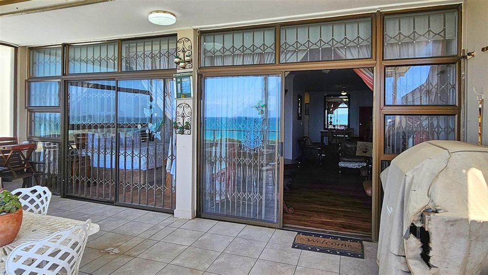 Sliding doors to lounge and main bedroom