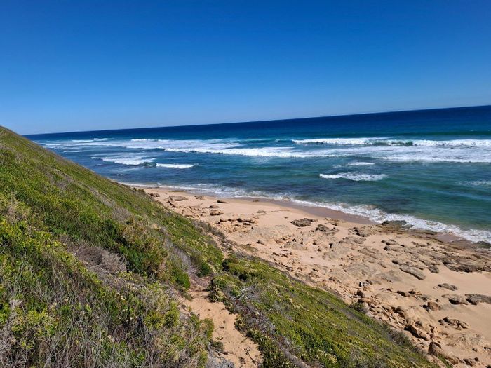 Farm for sale in Stilbaai Rural: 53.14 Ha with ocean access, off-grid potential.