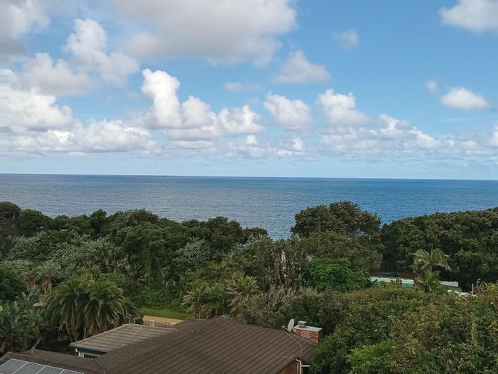 For Sale: Spacious 7-bedroom house in Leisure Crest with sea views and ample parking.