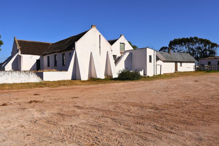 Cape Farms For Sale: Equestrian facilities, agricultural land, and strategic development potential.