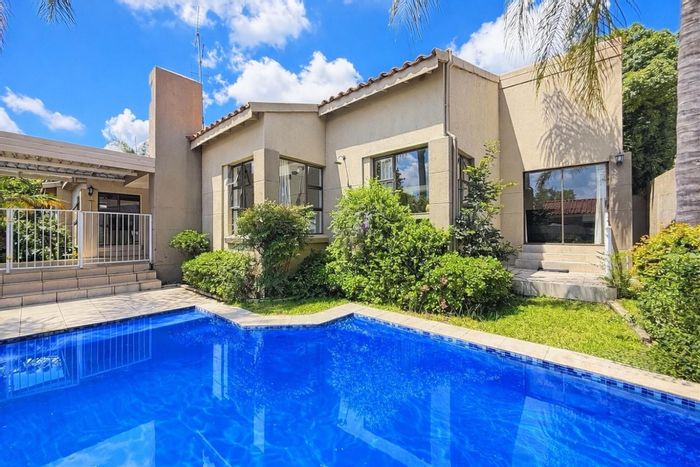 Dainfern House To Rent: 3 beds, pool, patio, gas kitchen, double garages.