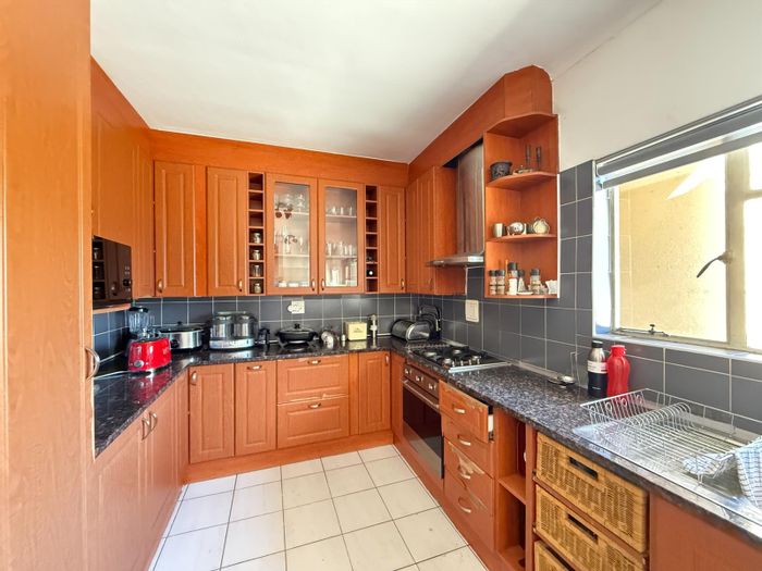 For Sale: House in Panorama with pool, flatlet, and double garage.