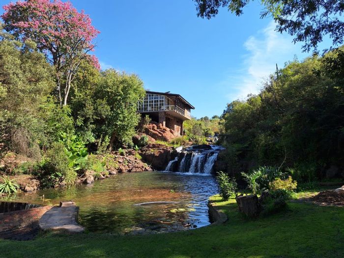 For Sale: Farm in Zeekoewater AH with botanical garden, riverfront, and rental homes.