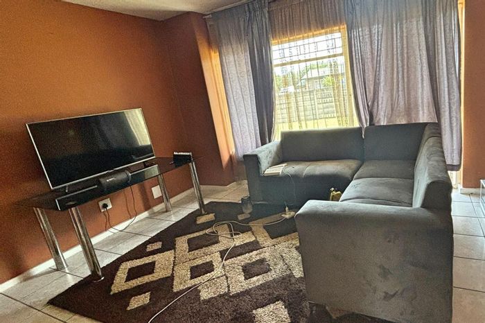 2 Bedroom Townhouse For Sale in Sasolburg Ext 2 with Security Features and Garage