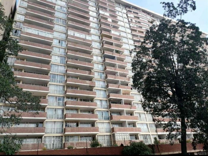 Berea Apartment For Sale: 1 bed, balcony, pool, city views, great location.