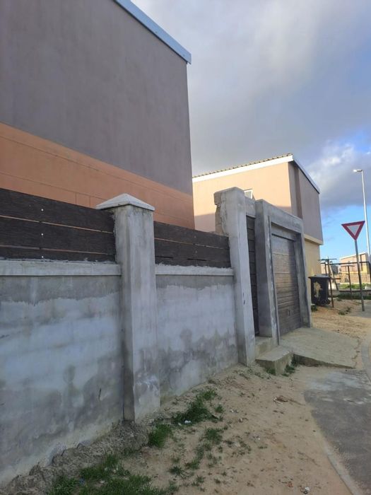 For Sale: 2-Bedroom House in Forest Village with enclosed yard and parking space.