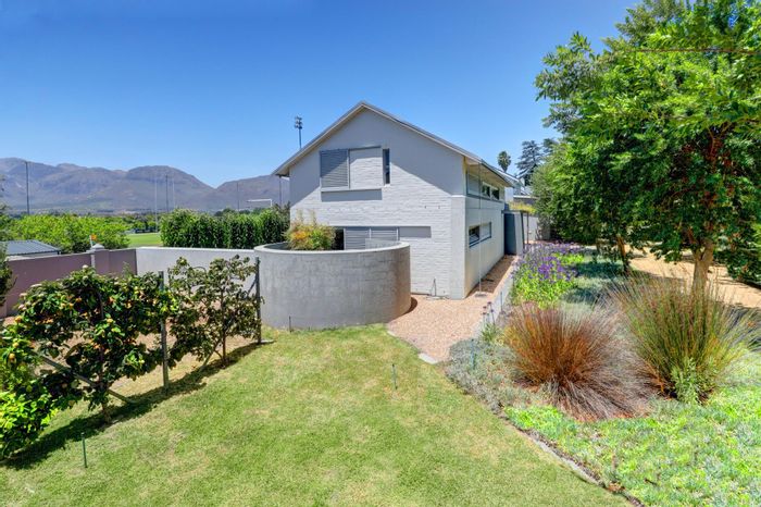 House For Sale in Vrykyk: Spacious layout, security estate, potential for expansion.