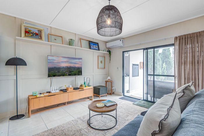 Waterfall Apartment To Rent: 3 beds, landscaped garden, lifestyle center amenities included.