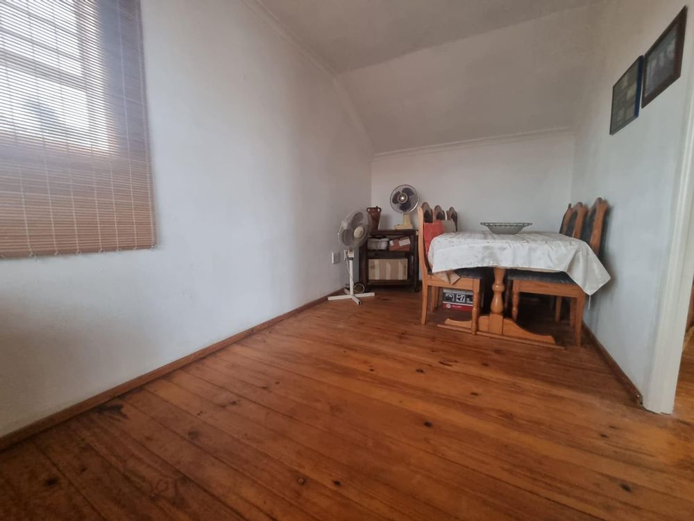 Upstairs study/Dining