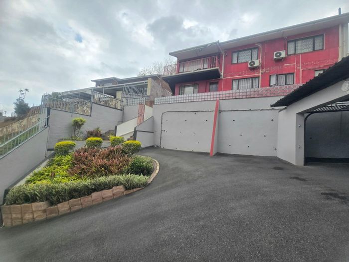 Spacious 4-bedroom house with flatlet, pet-friendly yard in Reservoir Hills. For Sale.