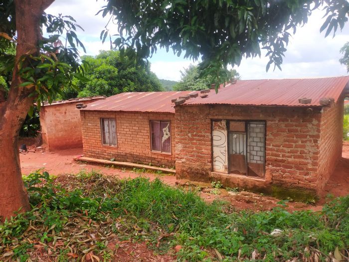 House for sale in Thohoyandou Rural: 2 bedrooms, pet-friendly, customizable space.