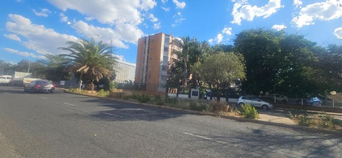 For Sale: 3-Bedroom Apartment in Kimberley Central, near Civic Centre and University.