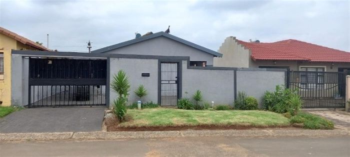 4-bedroom house for sale in Ennerdale with garden, security, and Wi-Fi access.