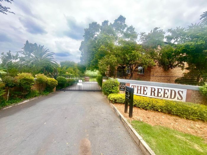 Sonneglans Apartment For Sale: Two bedrooms, open-plan living, secure communal park.