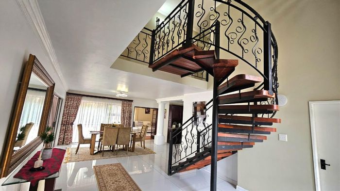 Chase Valley Heights House For Sale: Spacious layout, guest suite, triple garage, and flatlet.