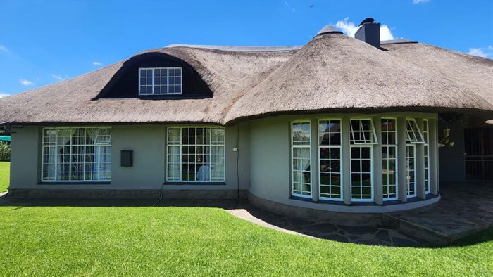 For Sale: House in Dersley with pool, lapa, flat, and extensive security features.