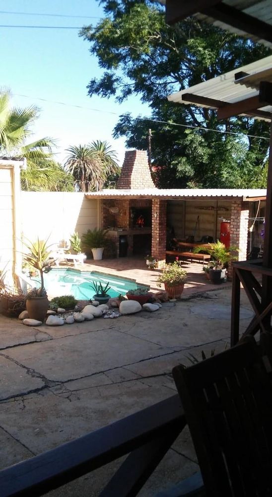 Pool and outdoor braai