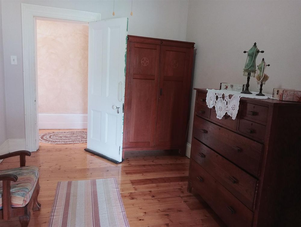 5th bedroom or lounge for flat