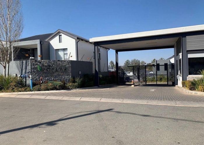 Two-Bedroom Apartment To Rent in Fourways with pool, clubhouse, and easy access.