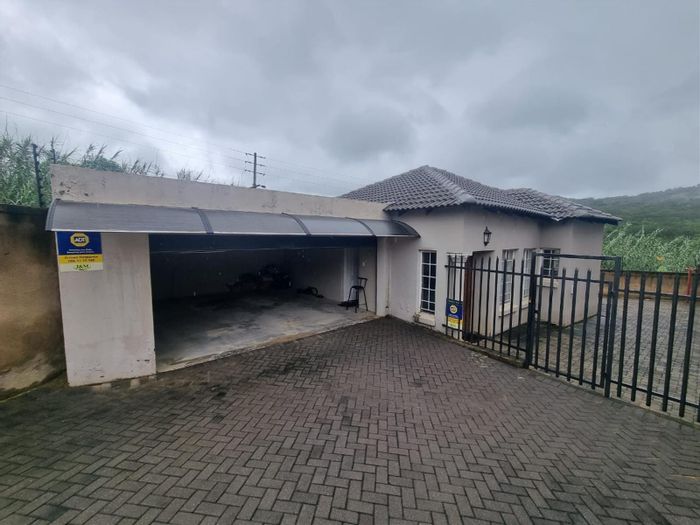 House for Sale in Stonehenge: 3 Bedrooms, Double Garage, Open Plan Living.