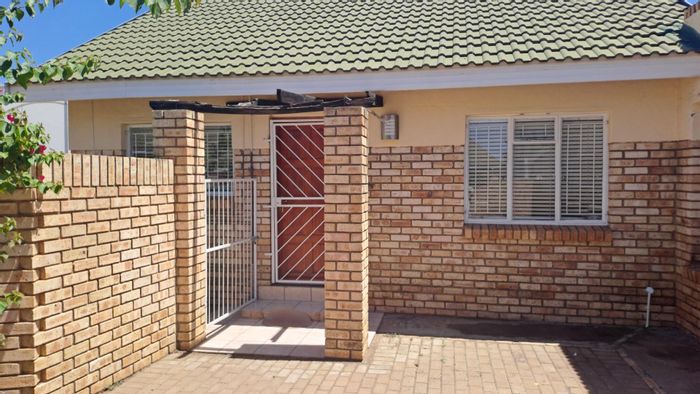 For Sale: House in Roylglen Gardens with 2 bedrooms, garden, and security complex.