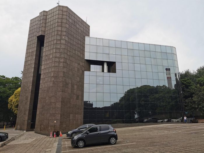 For Sale: Parktown commercial property, 9402m², ideal for NPO or education.