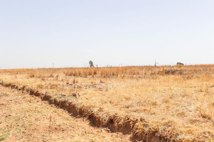 Glen Cullen Private Country Estate: For Sale, Vacant Land with off-grid amenities.