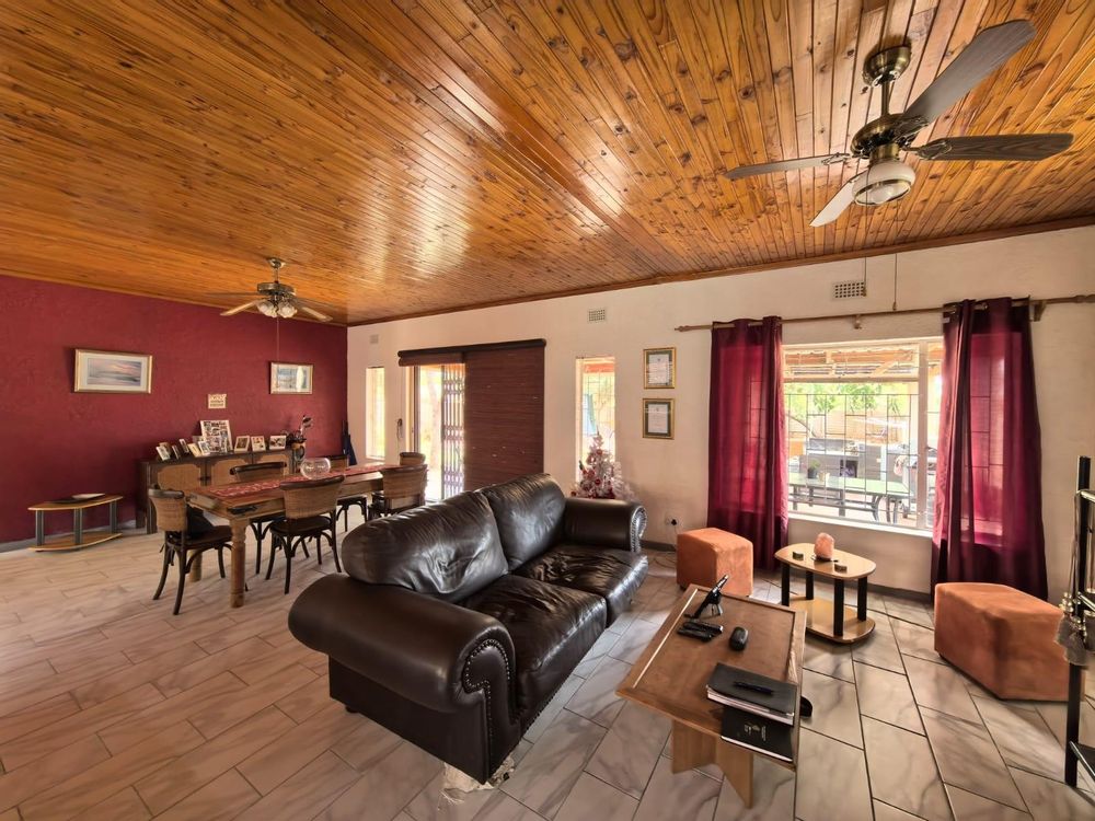 OPENPLAN LOUNGE, DINING ROOM & KITCHEN