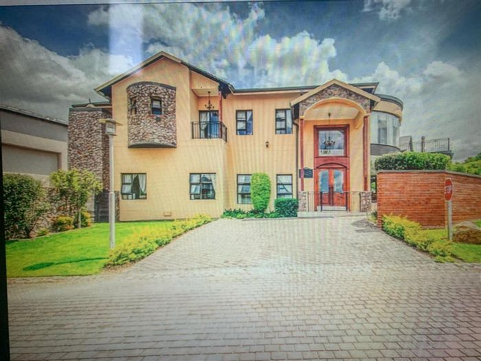 4-bedroom house to rent in Waterfall Country Village with back-up power and pool.