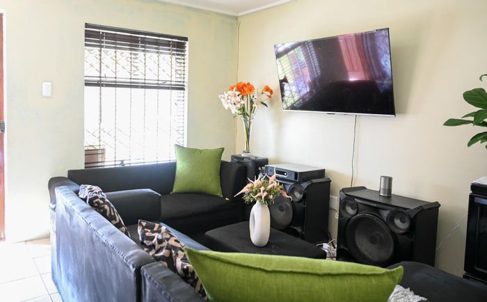 For Sale: House in Walmer Link with 2 bedrooms, carport, and transport access.