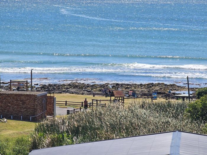 For Sale: Wavecrest house with sea views, close to surf spots and amenities.