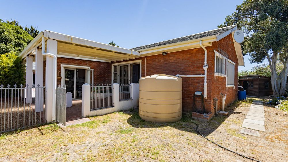 Entrance to Salon and Storeroom (Zozo tank)