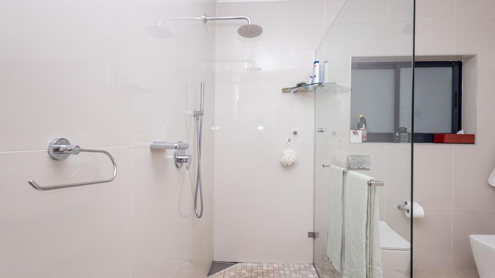 En suite bathroom Msin bedroom