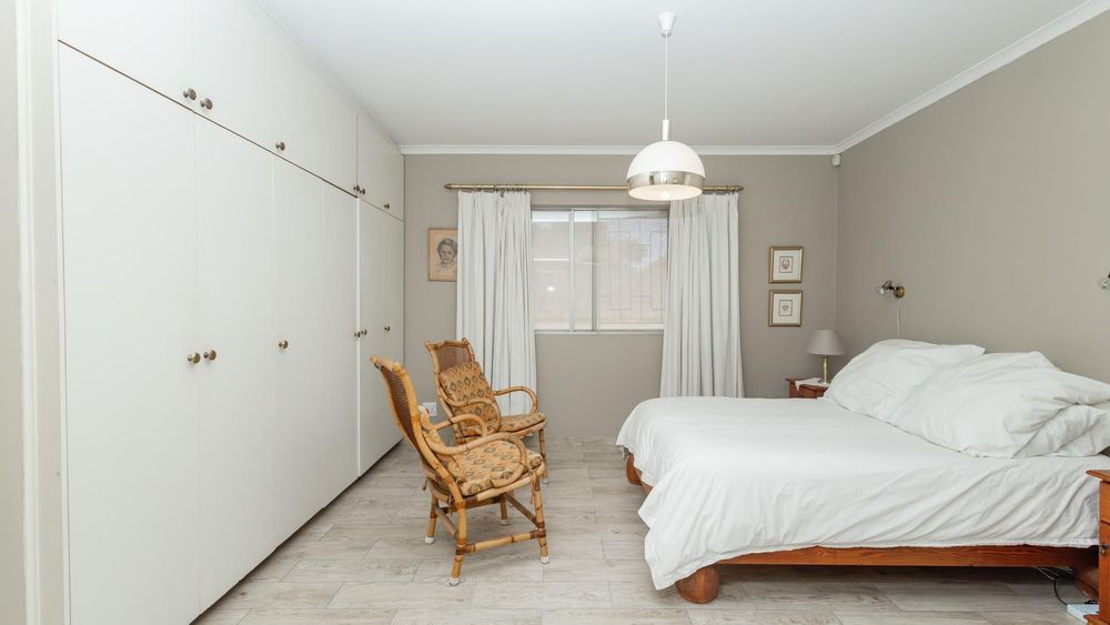 Main bedroom - en suite bathroom