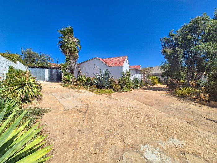 Uniondale Central House For Sale: 4 beds, workshop, gated, near hospital.