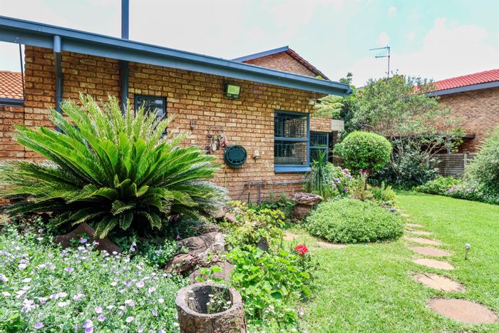 Spacious 4-bedroom house in Wierda Park with pool, flatlet, and solar system. For Sale.