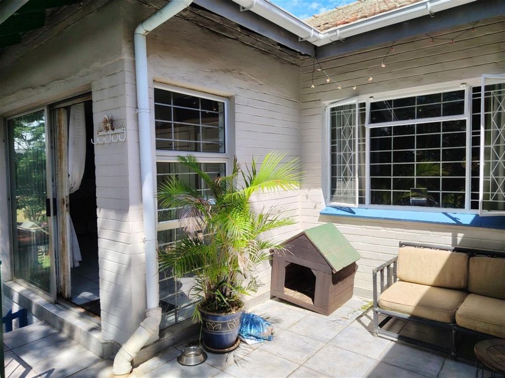 Lounge/bedroom patio