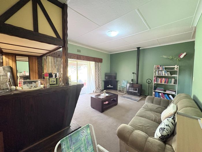 To Rent: Spacious 3-Bedroom House in Horison with Large Yard and Garage.