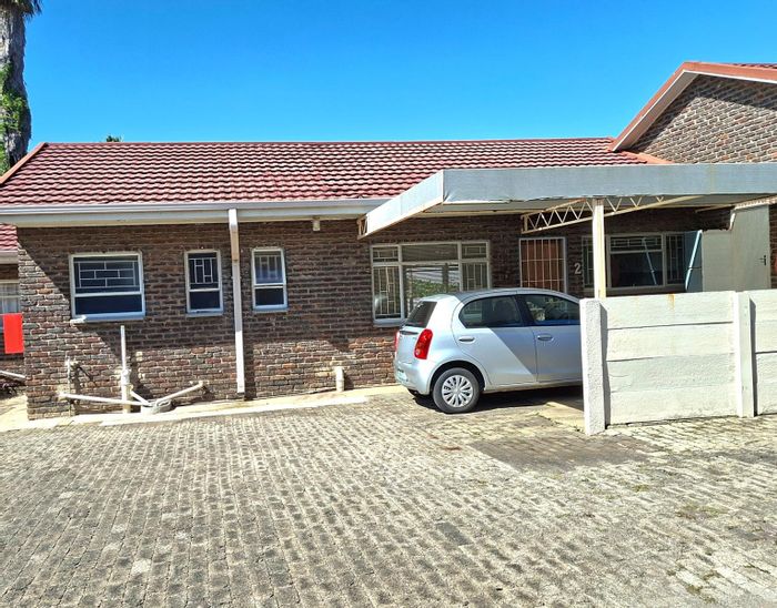 Townhouse For Sale in Parys Central: 2 Bedrooms, Garage, Secure Complex, Low-Maintenance Garden.