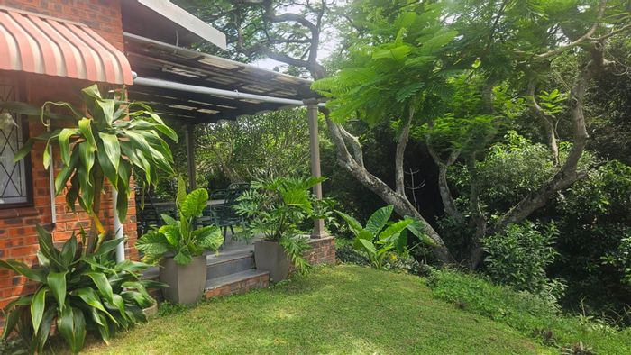 Salt Rock House For Sale: 3 beds, large garden, near beach and schools.