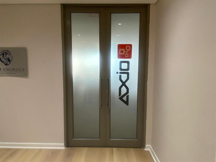 Office to rent in Sea Point: 24-hour security, panoramic views, and prime location.