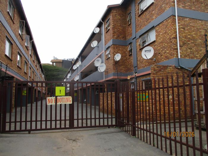 2-Bedroom Apartment To Rent in Kempton Park Central with security and bar amenities.
