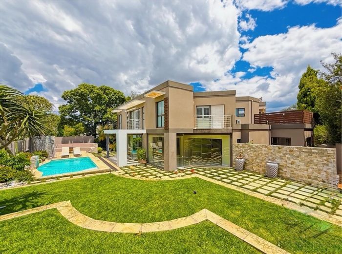 Dainfern House To Rent: Golf course views, pool, boma, and spacious en-suites.