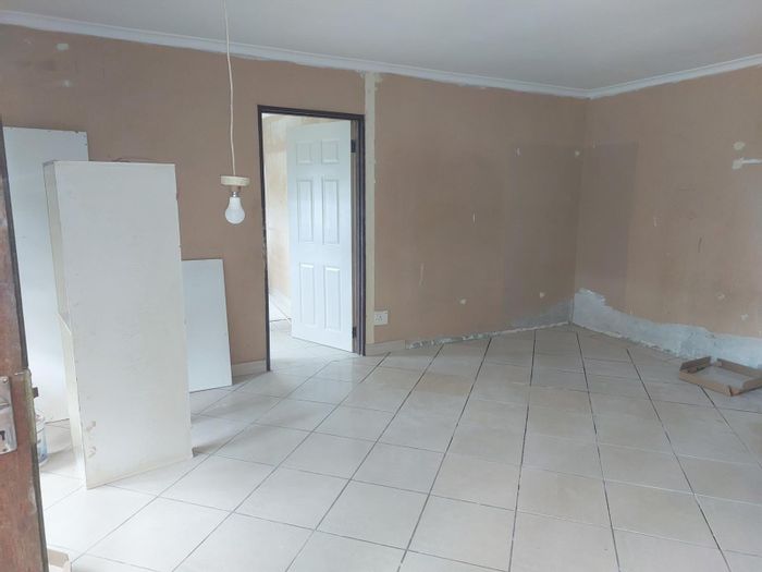 Umhlatuzana House For Sale: 3 Bedrooms, open-plan living, large land for development.