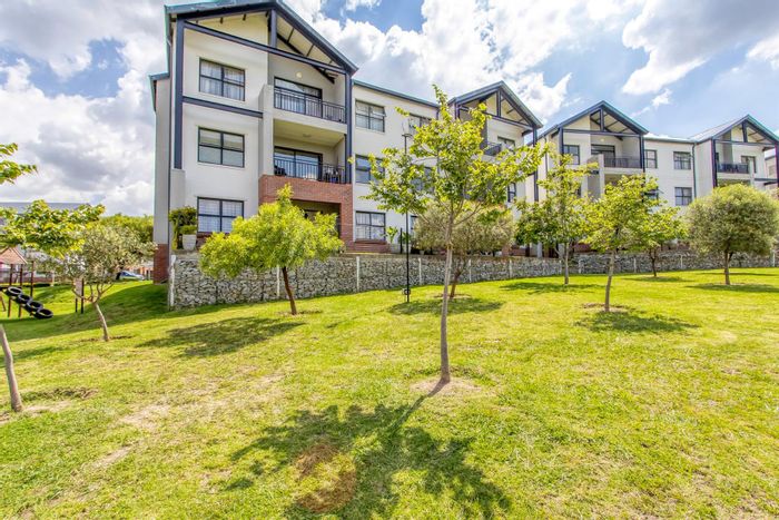 To Rent: Townhouse in Sundowner with pool, clubhouse, and private garden.