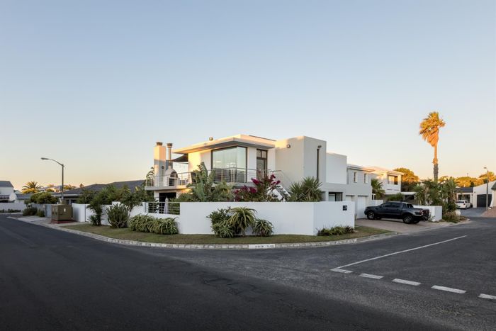 House for Sale in Melkbosstrand Central: Beach access, pool, dual kitchens, four bedrooms.